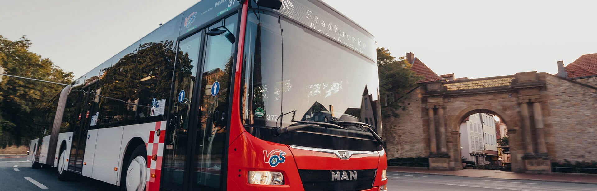 Bus fährt am Hegertor vorbei